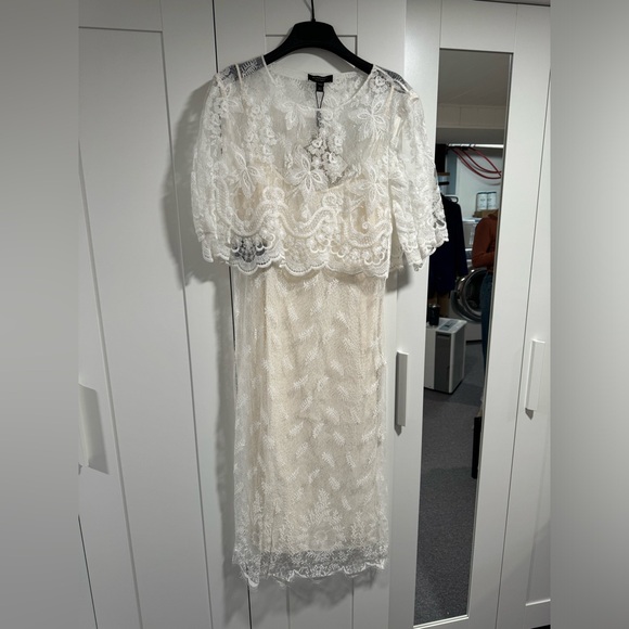 Burberry Lace And Silk Shift Dress In Natural White - Picture 4 of 4